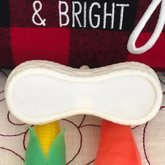 Vintage Corn Carrots Salt & Pepper Shaker - Picture 5 of 5